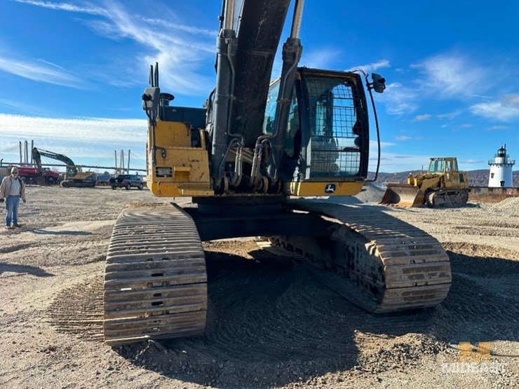 2015-deere-470g-lc-image-11