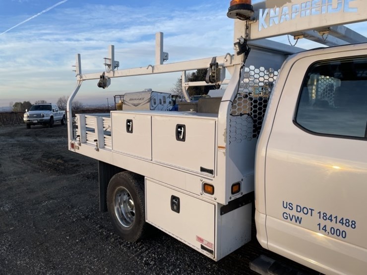 2022-ford-f350-xl-image-10