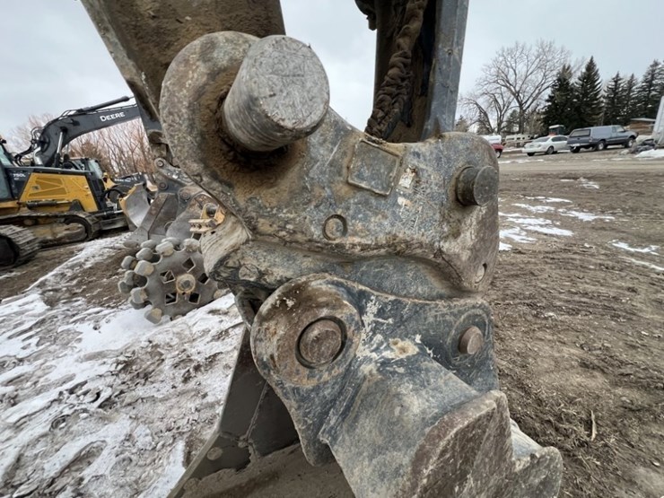 deere-245g-lc-image-10