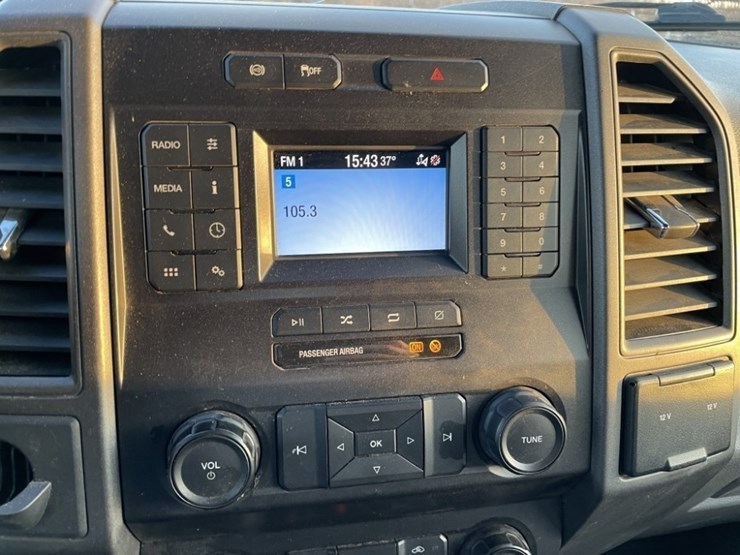 2022-ford-f350-xl-image-23