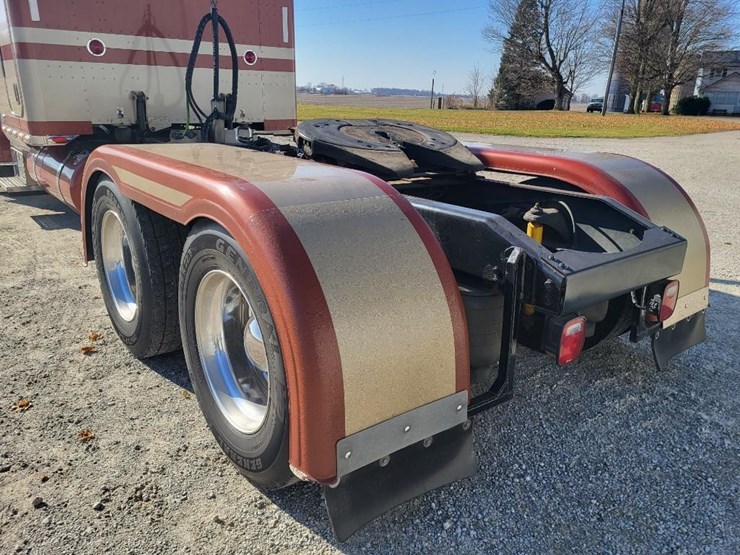 peterbilt-389-image-28