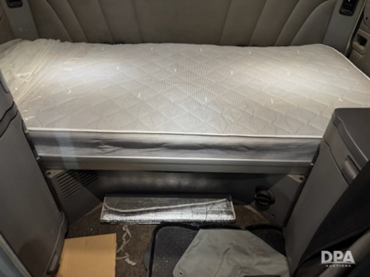 2016-peterbilt-579-image-24