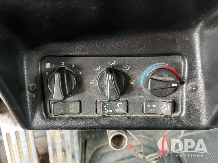 1999-peterbilt-379-image-55