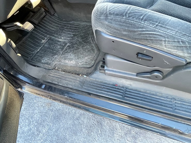 #5-•-2003-chevy-silverado-truck-(has-az-title)-image-61