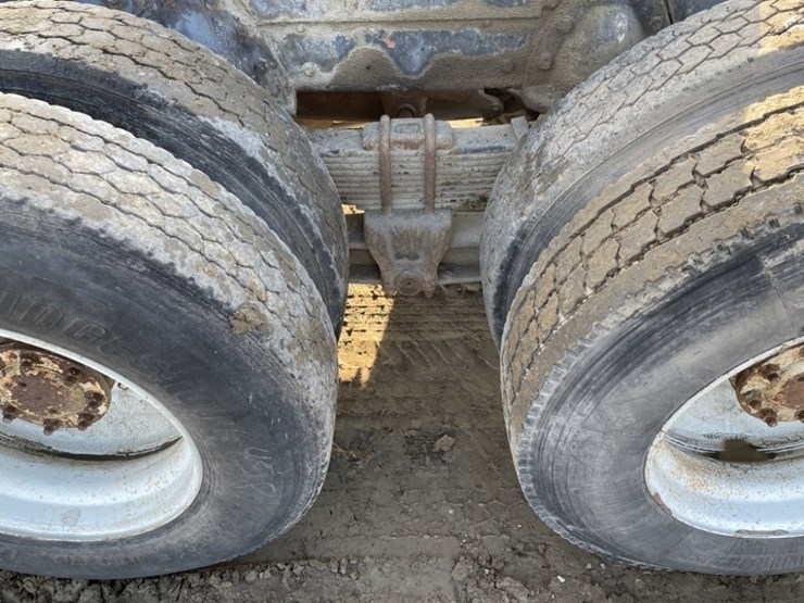 peterbilt-358-image-12