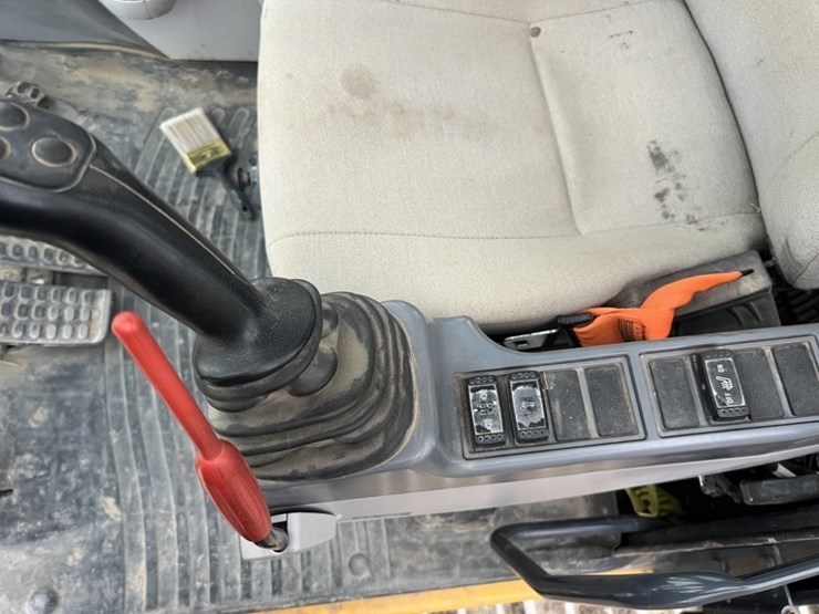 deere-345g-lc-image-26