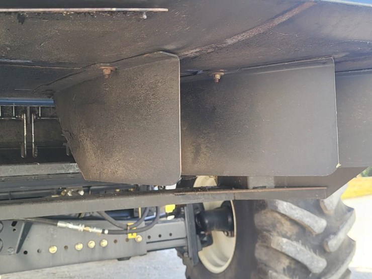 new-holland-cr9040-image-41