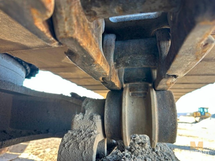 2015-deere-470g-lc-image-26