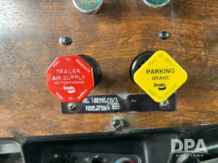 1999-peterbilt-379-image-53