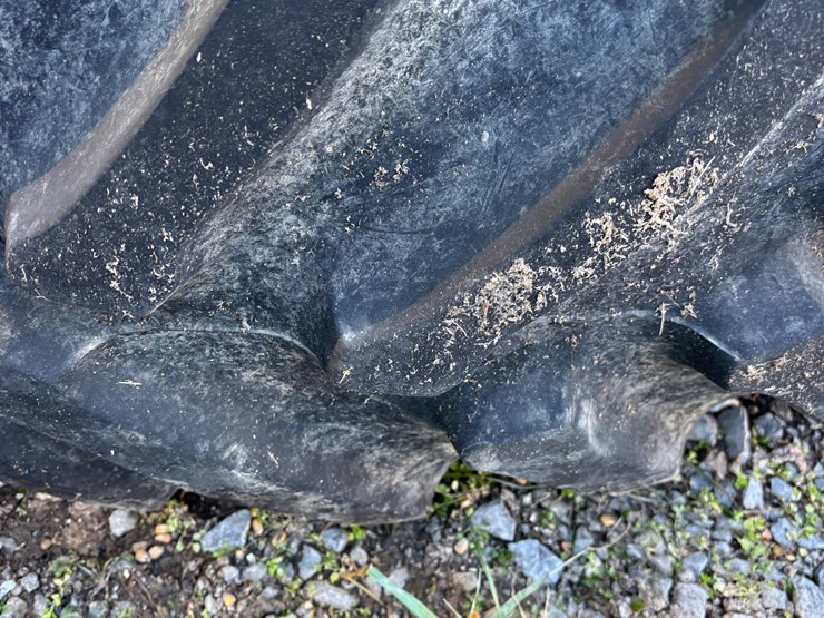 #1592-•-480/46-tires-and-rims-image-2