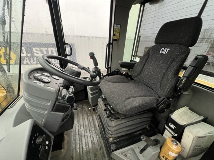 2011-caterpillar-it14g-wheel-loader-image-26