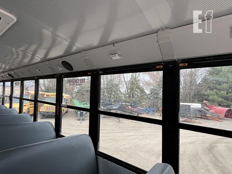 2015-thomas-saf-t-liner-c2-image-19