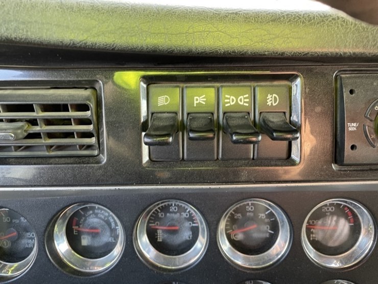 2010-kenworth-t800-image-39