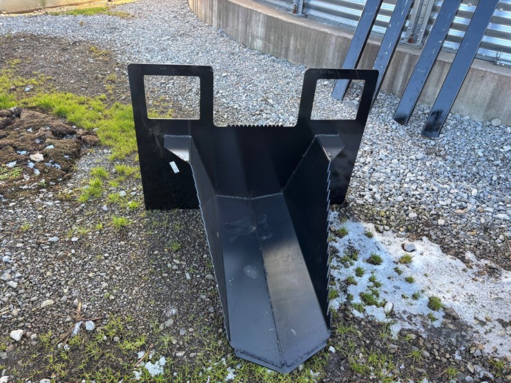 #1581-•-skid-steer-tree-spade-image-1