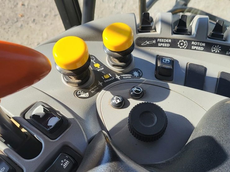 new-holland-cr9040-image-105