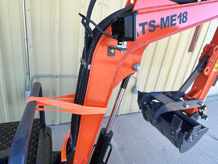 #236-•-mini-excavator-image-9