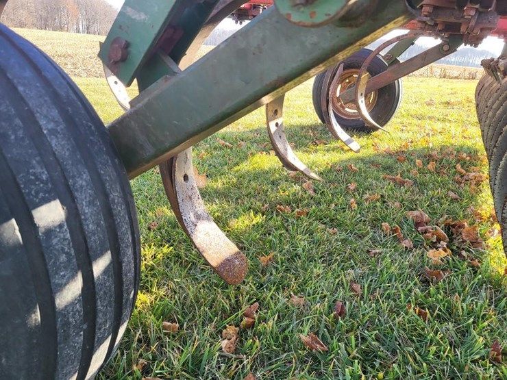 brillion-9-shank-soil-saver-image-17