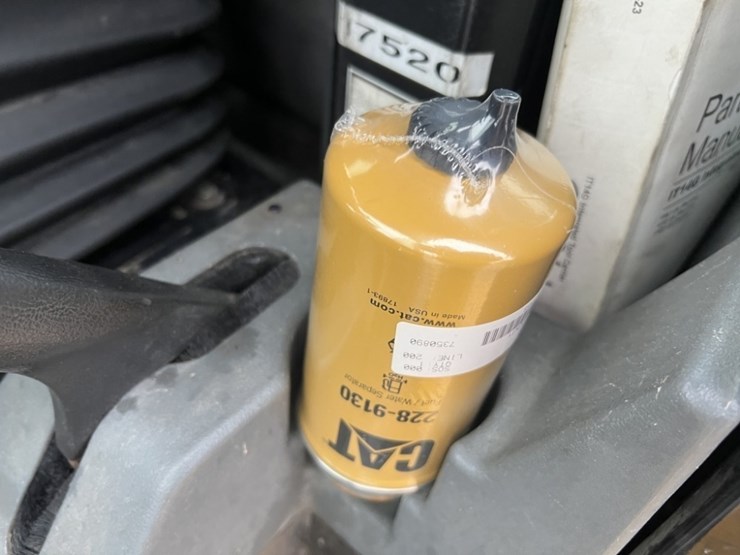 2011-caterpillar-it14g-wheel-loader-image-27