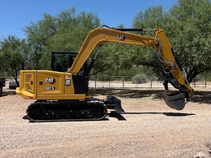 2022-caterpillar-307.5-image-1