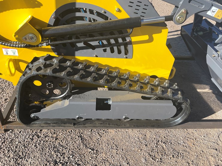 #224-•-mini-skid-steer-loader-image-9