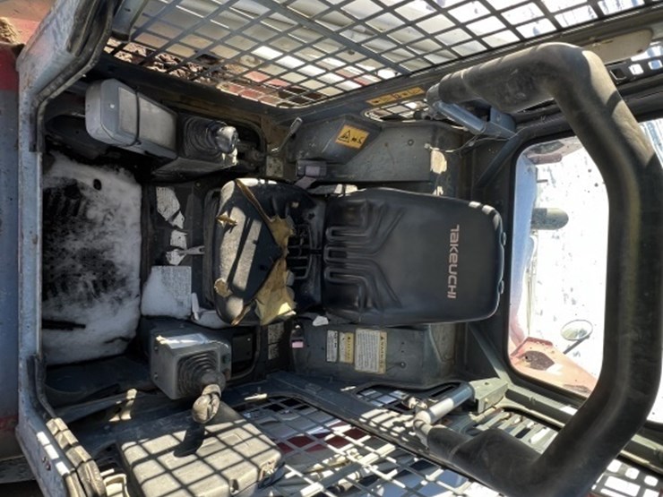 takeuchi-tl240-image-10