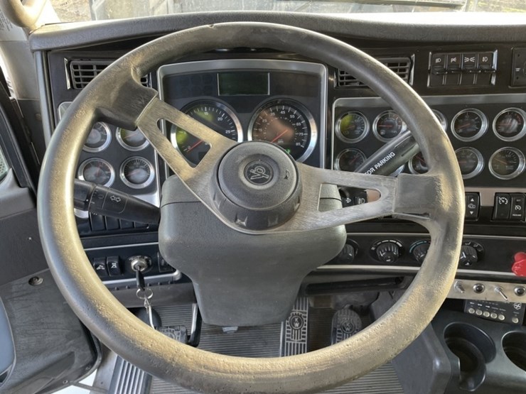 2010-kenworth-t800-image-33