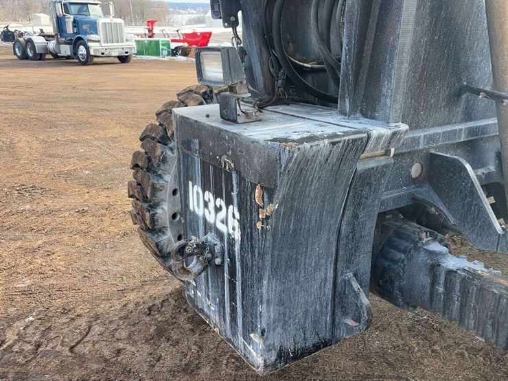 2015-jlg-g10-55a-image-13