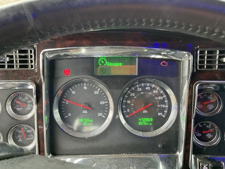 2019-kenworth-w900-image-6