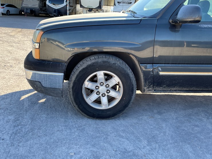 #5-•-2003-chevy-silverado-truck-(has-az-title)-image-18