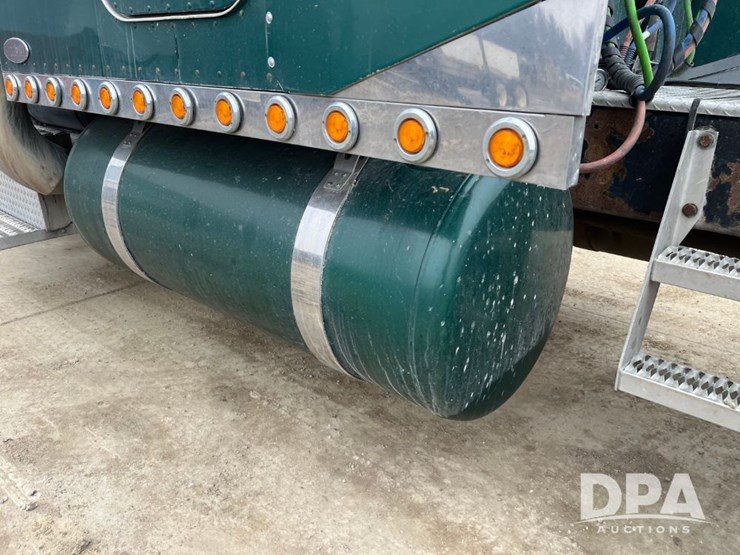 1999-peterbilt-379-image-39