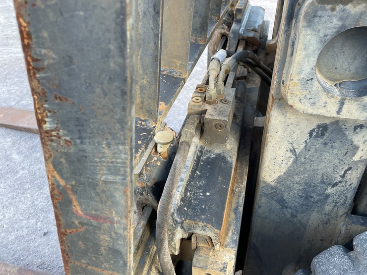 #15-•-2015-cat-forklift-image-31