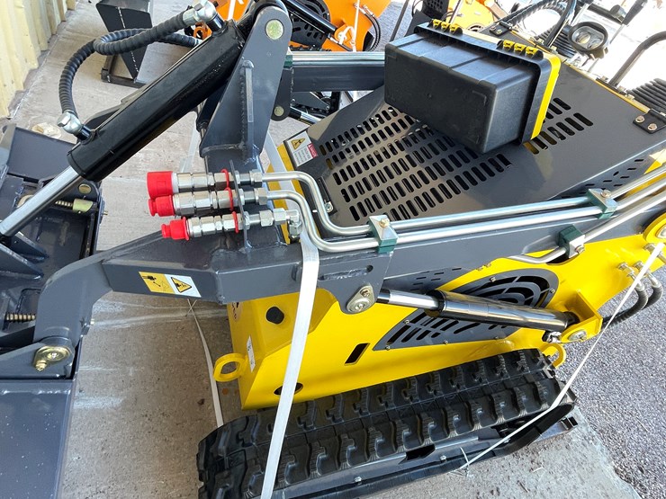 #223-•-mini-skid-steer-loader-image-7