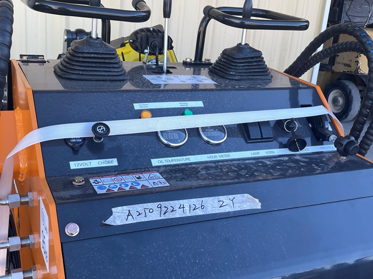 #226-•-mini-skid-steer-loader-image-17