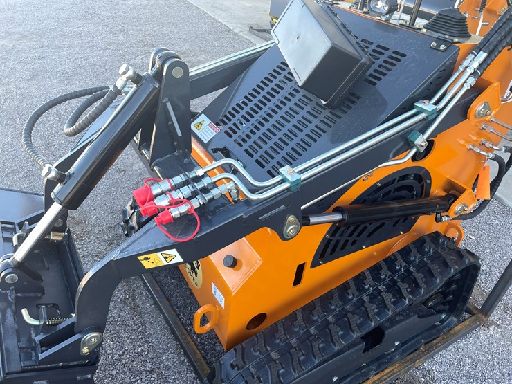 #225-•-mini-skid-steer-loader-image-8