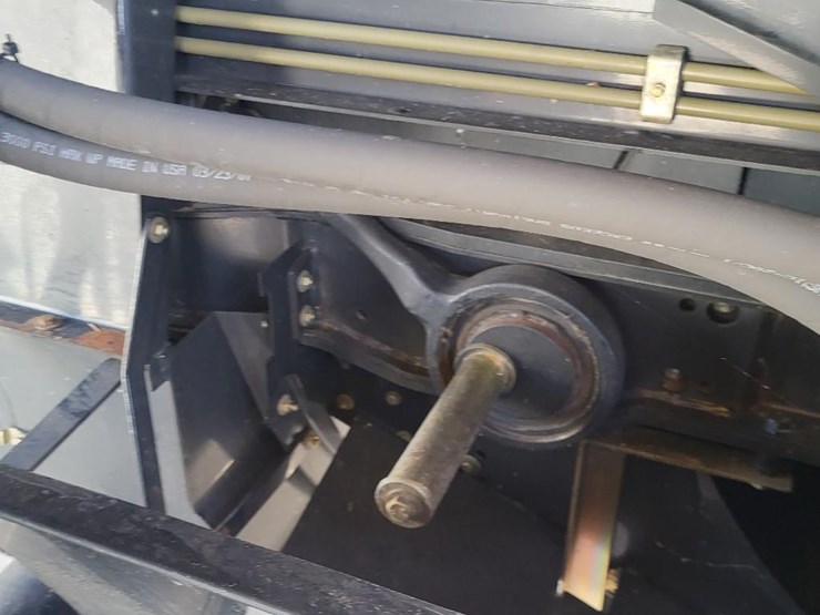 new-holland-cr9040-image-79