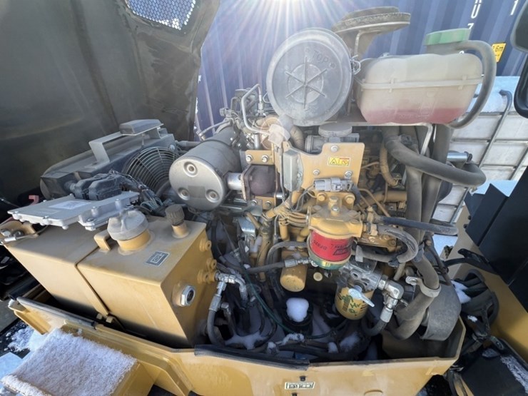 caterpillar-cb24b-image-11