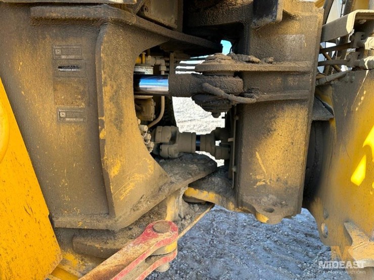 deere-400d-image-37