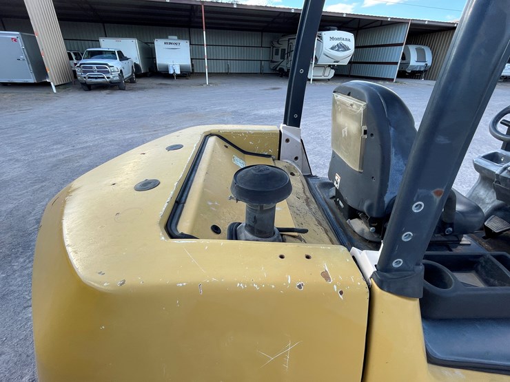 #15-•-2015-cat-forklift-image-43