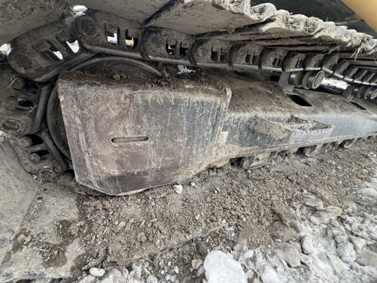 deere-245g-lc-image-11