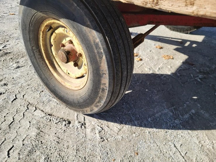 hay-wagon-w/running-gear-image-10