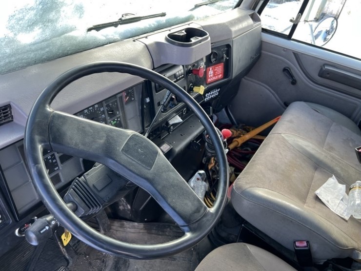 1996-international-4700-image-18