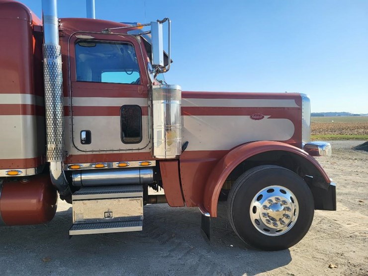 peterbilt-389-image-49