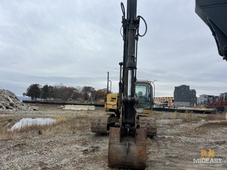 2010-200d-excavator-xx12078-image-5