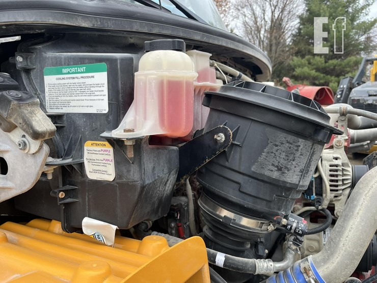 2015-thomas-saf-t-liner-c2-image-28