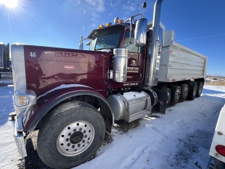 2020-peterbilt-389-image-2