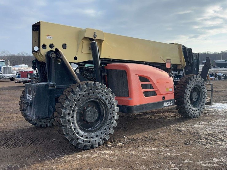 2015-jlg-g10-55a-image-3