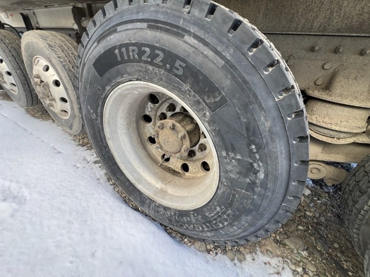 2020-peterbilt-389-image-17