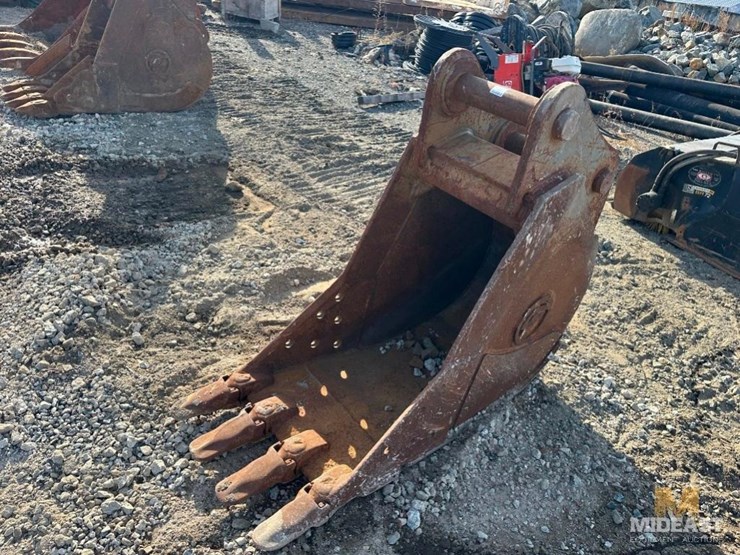 ex160-trenching-bucket-image-1