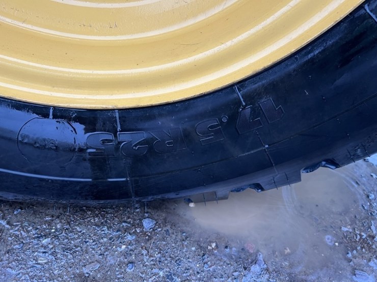 2011-caterpillar-it14g-wheel-loader-image-19