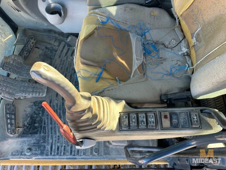 2015-deere-470g-lc-image-37